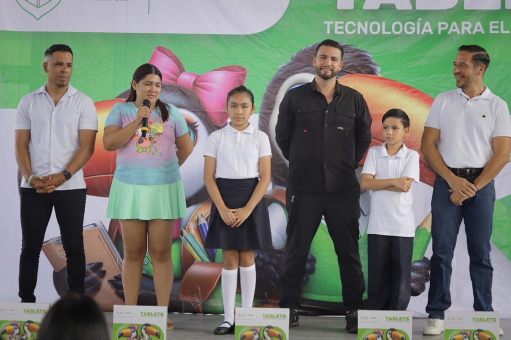 El Gobierno del Bien Continúa con la segunda entrega de tablets
