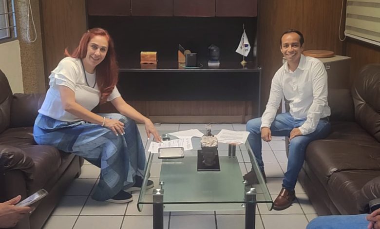 EnchufaTec: Energía que Renace".