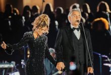Karol G deslumbra en el Vaticano junto a Andrea Bocelli: