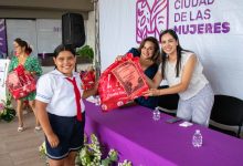 Beneficia DIF a estudiantes con el programa “Becas Padrino”