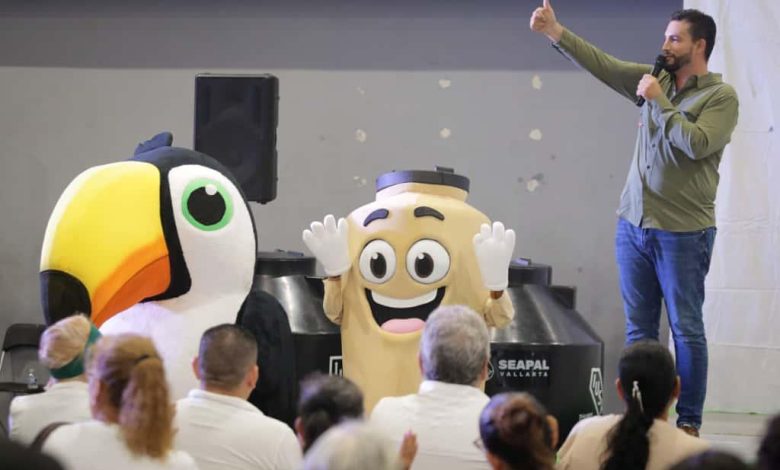 Entrega Luis Munguía tinacos en beneficio de más de 2,000 personas