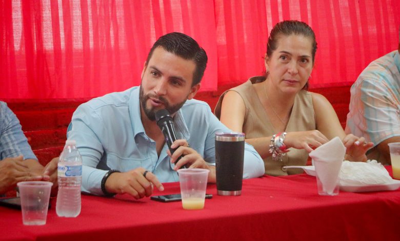 Luis Munguía es reconocido por su apoyo a la educación