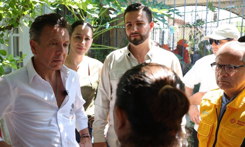 Lemus y Munguía visitan colonias afectadas por lluvias en Vallarta