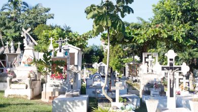Listos panteones para recibir el Día de Muertos