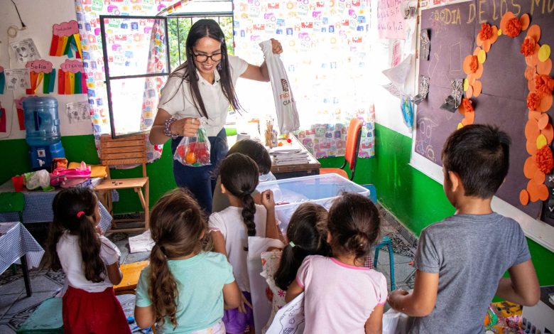 Apoya DIF y Fundación Cimarrón a estudiantes de zona rural
