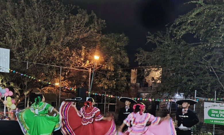 Docentes vallartenses en “Una Velada en el Puerto”