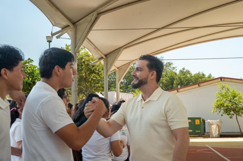 El programa "Pa' Que Veas Bien" llegó al Conalep Plantel II Ixtapa,