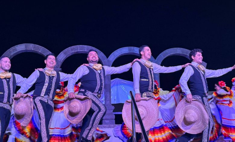 Grupo Folclórico Vallarta Azteca