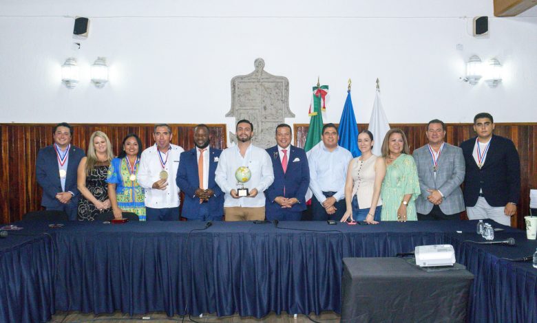 Alcalde Luis Munguía recibe reconocimiento del Embajador de la ONU por su liderazgo en el servicio público