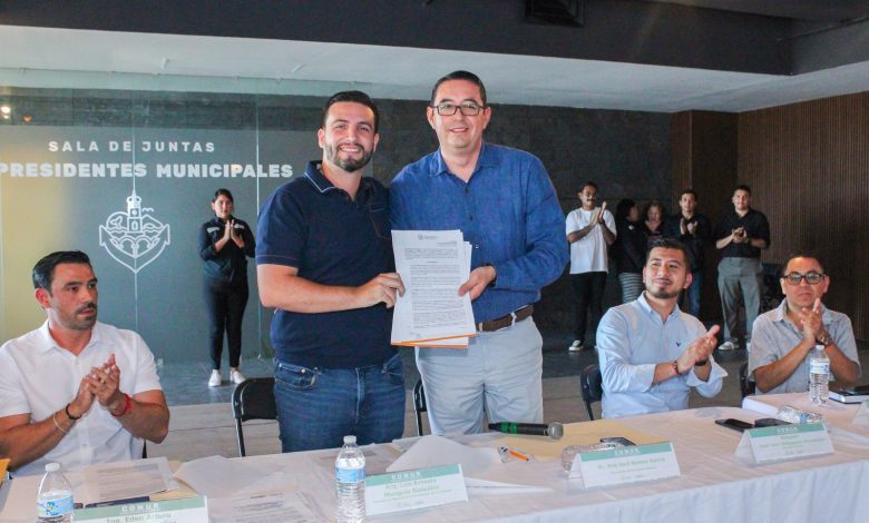 Munguía entrega títulos de propiedad