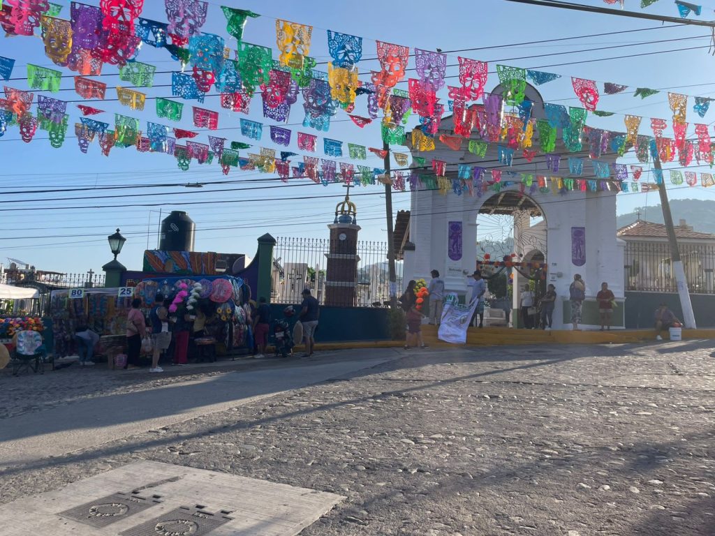 Reglamentos supervisará la actividad comercial en panteones durante el Día de Muertos